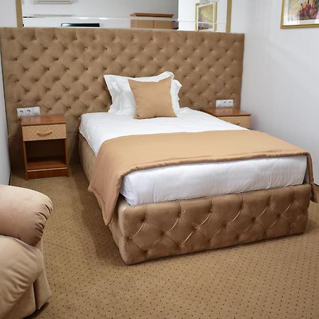 Kurmet Hotel أورالسك المظهر الخارجي الصورة