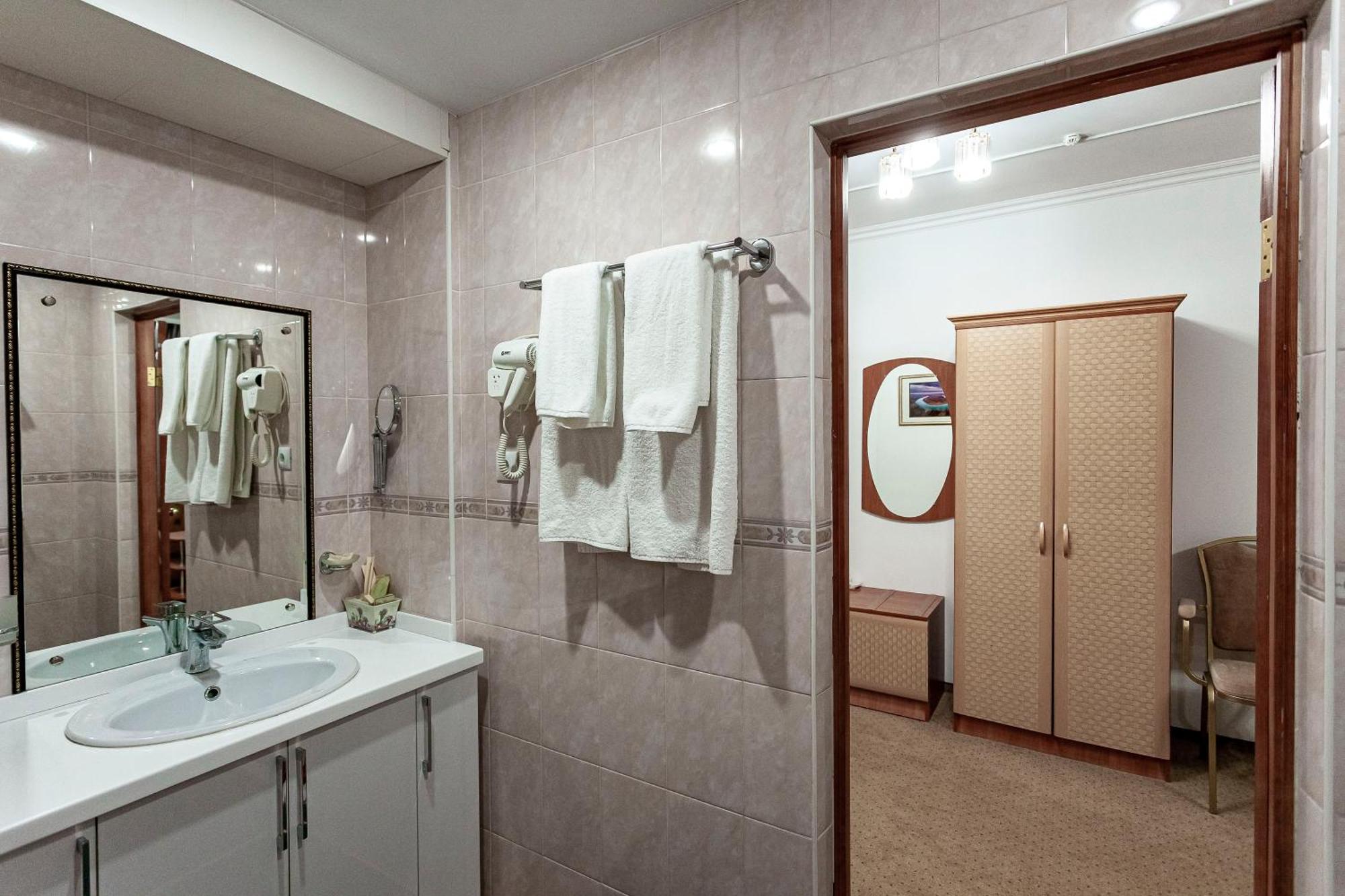 Kurmet Hotel أورالسك المظهر الخارجي الصورة