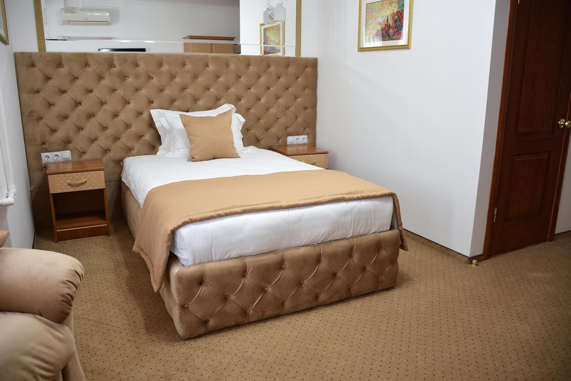 Kurmet Hotel أورالسك المظهر الخارجي الصورة